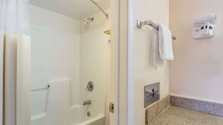 <b>Days Inn Ashland Room</b>. Images powered by <a href="https://iceportal.shijigroup.com/" title="IcePortal" target="_blank">IcePortal</a>.