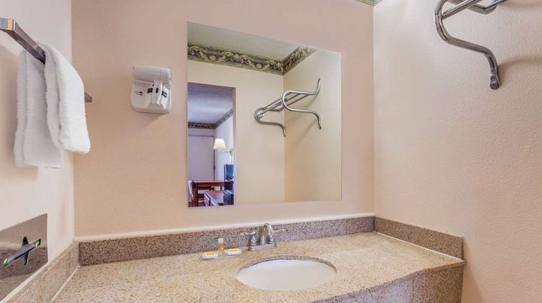 <b>Days Inn Ashland Room</b>. Images powered by <a href="https://iceportal.shijigroup.com/" title="IcePortal" target="_blank">IcePortal</a>.