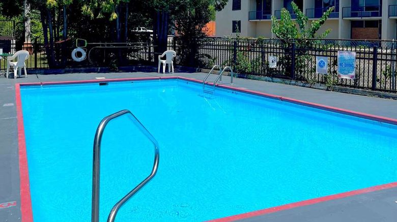 <b>Days Inn Ashland Pool</b>. Images powered by <a href="https://iceportal.shijigroup.com/" title="IcePortal" target="_blank">IcePortal</a>.