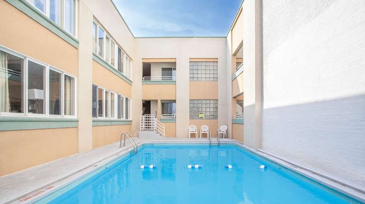 Howard Johnson Inn Atlantic City Pool