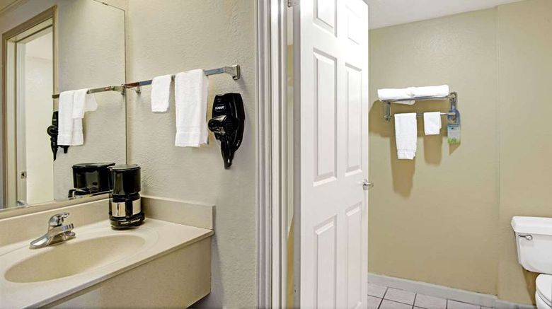 <b>Days Inn San Antonio Airport Room</b>. Images powered by <a href="https://iceportal.shijigroup.com/" title="IcePortal" target="_blank">IcePortal</a>.