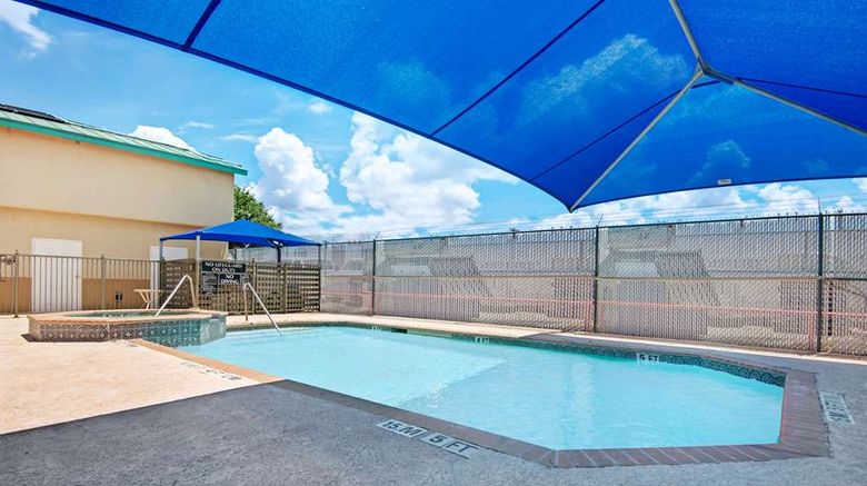 <b>Days Inn San Antonio Airport Pool</b>. Images powered by <a href="https://iceportal.shijigroup.com/" title="IcePortal" target="_blank">IcePortal</a>.