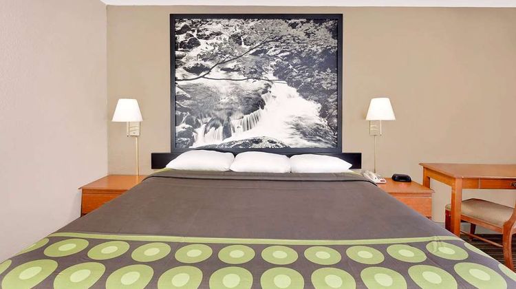 Super 8 Athens Room