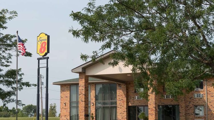 Super 8 Staunton Exterior