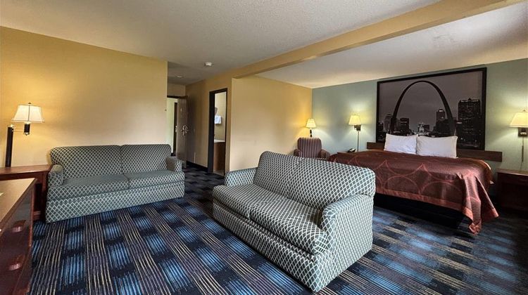 Super 8 Staunton Room