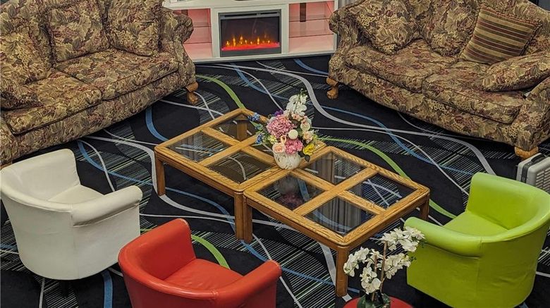 <b>Super 8 Staunton Lobby</b>. Images powered by <a href="https://iceportal.shijigroup.com/" title="IcePortal" target="_blank">IcePortal</a>.