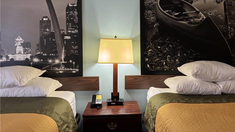 <b>Super 8 Staunton Room</b>. Images powered by <a href="https://iceportal.shijigroup.com/" title="IcePortal" target="_blank">IcePortal</a>.