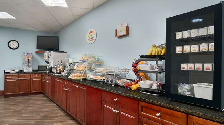 <b>Super 8 West Greenwich/Providence Restaurant</b>. Images powered by <a href="https://iceportal.shijigroup.com/" title="IcePortal" target="_blank">IcePortal</a>.