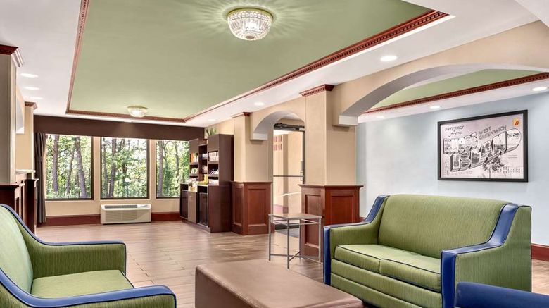 <b>Super 8 West Greenwich/Providence Lobby</b>. Images powered by <a href="https://iceportal.shijigroup.com/" title="IcePortal" target="_blank">IcePortal</a>.