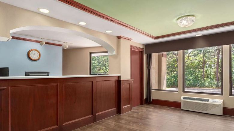 <b>Super 8 West Greenwich/Providence Lobby</b>. Images powered by <a href="https://iceportal.shijigroup.com/" title="IcePortal" target="_blank">IcePortal</a>.