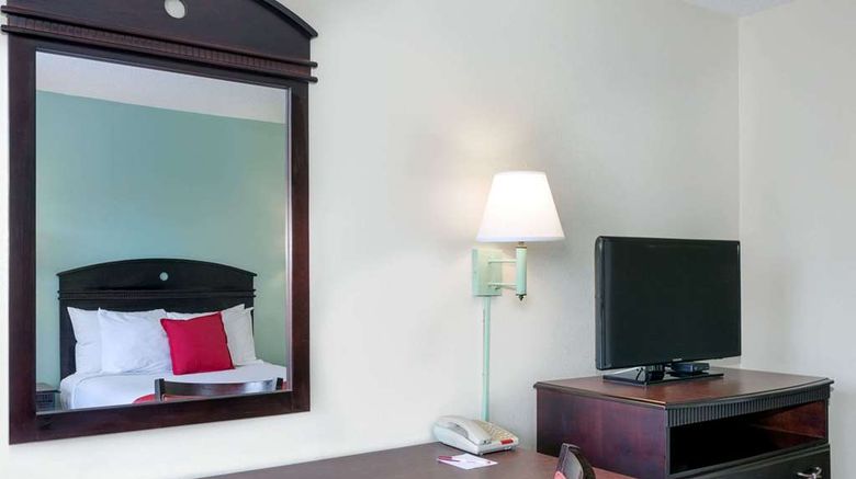 <b>Ramada Pelham Room</b>. Images powered by <a href="https://iceportal.shijigroup.com/" title="IcePortal" target="_blank">IcePortal</a>.
