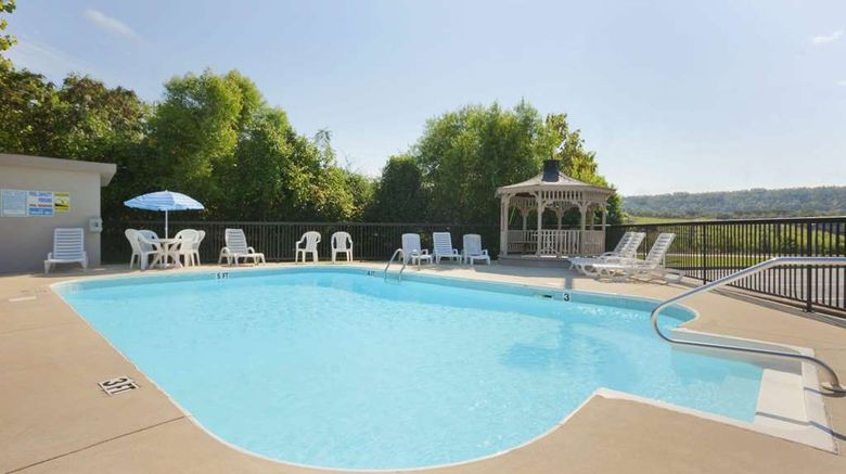 <b>Ramada Pelham Pool</b>. Images powered by <a href="https://iceportal.shijigroup.com/" title="IcePortal" target="_blank">IcePortal</a>.