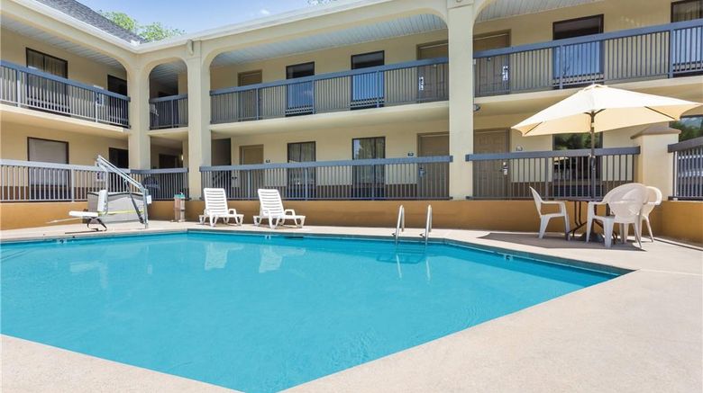 <b>Days Inn Elberton Pool</b>. Images powered by <a href="https://iceportal.shijigroup.com/" title="IcePortal" target="_blank">IcePortal</a>.