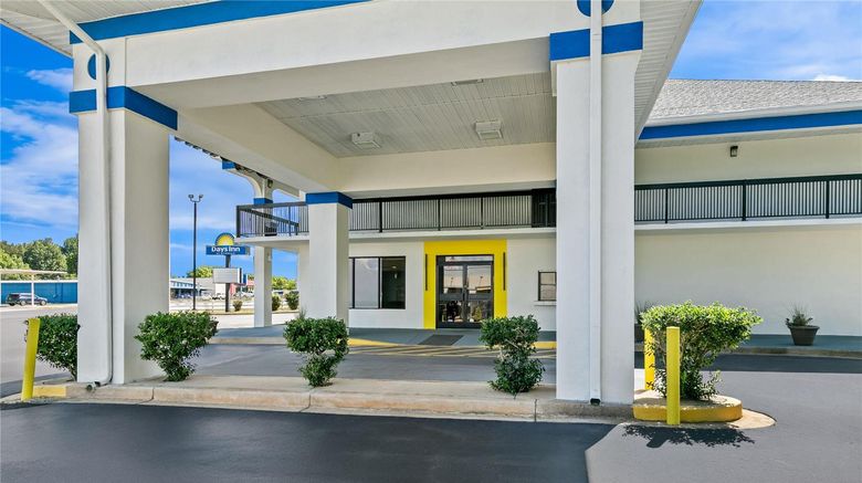 <b>Days Inn Elberton Exterior</b>. Images powered by <a href="https://iceportal.shijigroup.com/" title="IcePortal" target="_blank">IcePortal</a>.
