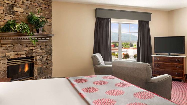Ramada Pigeon Forge North Suite