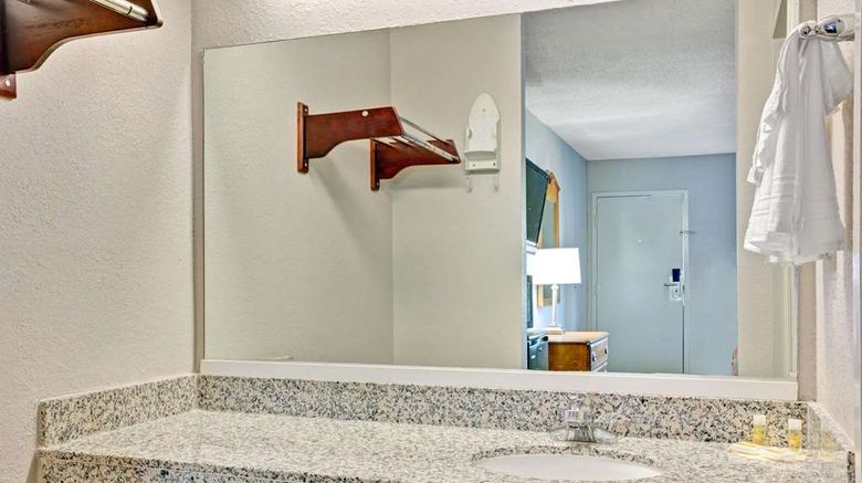 <b>Days Inn Hernando Room</b>. Images powered by <a href="https://iceportal.shijigroup.com/" title="IcePortal" target="_blank">IcePortal</a>.