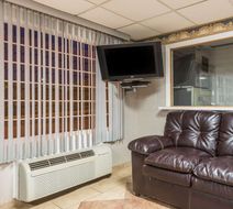Super 8 Old Saybrook Lobby