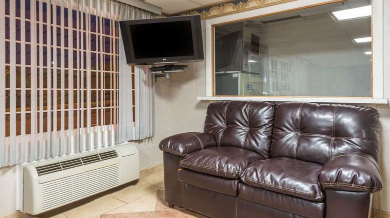 <b>Super 8 Old Saybrook Lobby</b>. Images powered by <a href="https://iceportal.shijigroup.com/" title="IcePortal" target="_blank">IcePortal</a>.