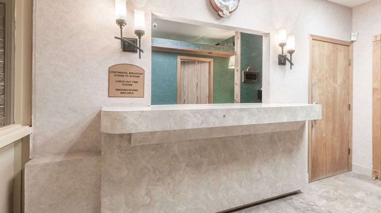 <b>Days Inn Niles Lobby</b>. Images powered by <a href="https://iceportal.shijigroup.com/" title="IcePortal" target="_blank">IcePortal</a>.