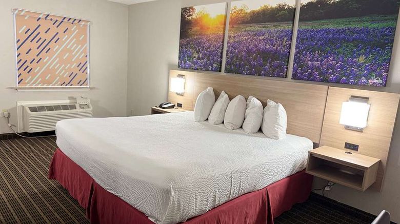 <b>Days Inn San Antonio I-35 North Room</b>. Images powered by <a href="https://iceportal.shijigroup.com/" title="IcePortal" target="_blank">IcePortal</a>.