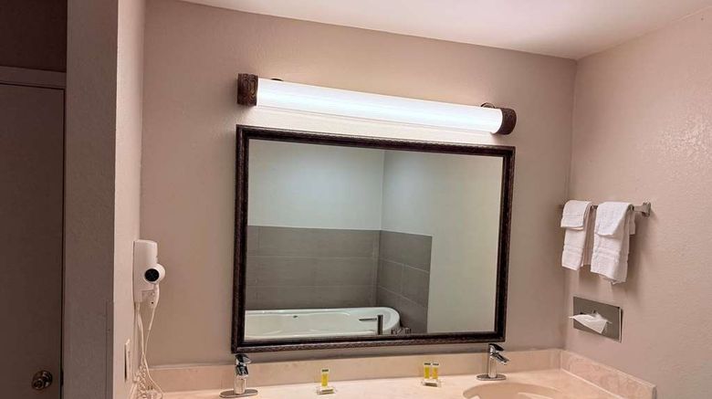 <b>Days Inn San Antonio I-35 North Room</b>. Images powered by <a href="https://iceportal.shijigroup.com/" title="IcePortal" target="_blank">IcePortal</a>.