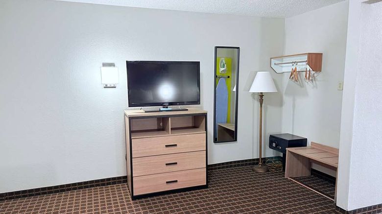 <b>Days Inn San Antonio I-35 North Room</b>. Images powered by <a href="https://iceportal.shijigroup.com/" title="IcePortal" target="_blank">IcePortal</a>.