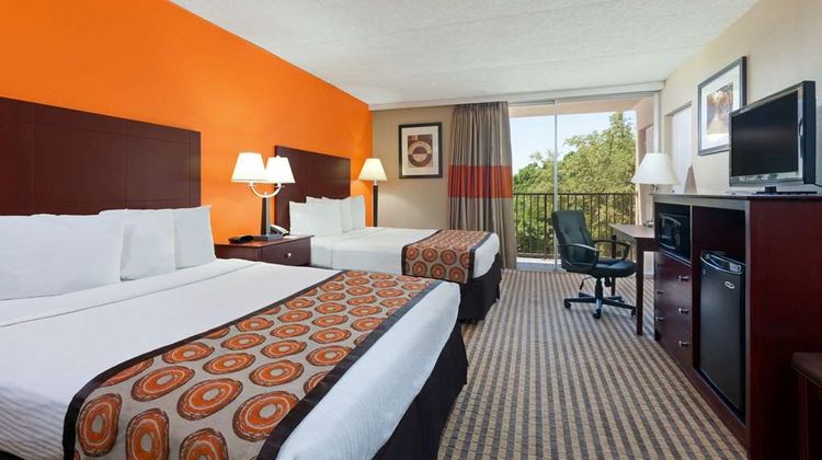 Howard Johnson Express Ballpark Room