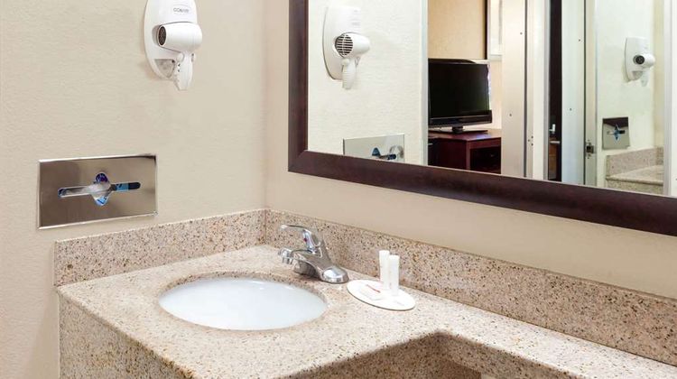 Howard Johnson Express Ballpark Room