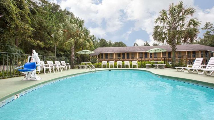 Howard Johnson Inn Dothan Pool