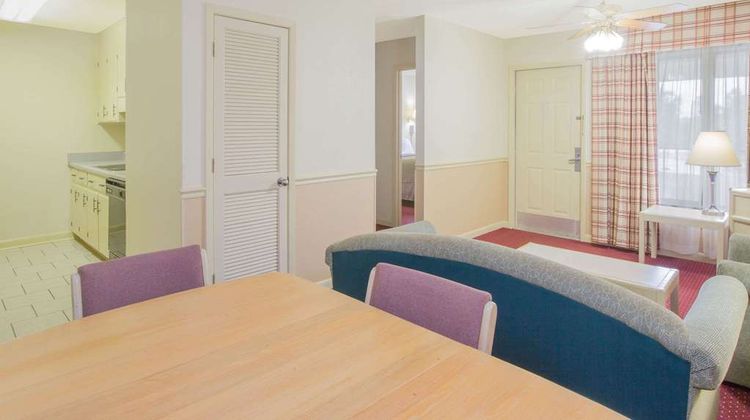 Howard Johnson Inn Dothan Suite