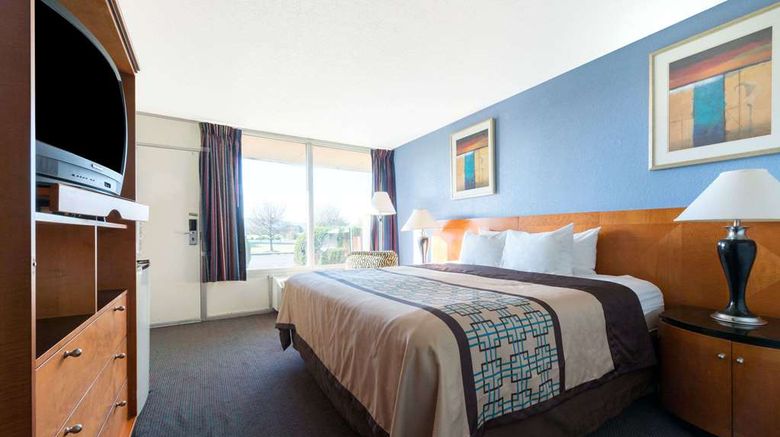 <b>Days Inn Luray Shenandoah Room</b>. Images powered by <a href="https://iceportal.shijigroup.com/" title="IcePortal" target="_blank">IcePortal</a>.