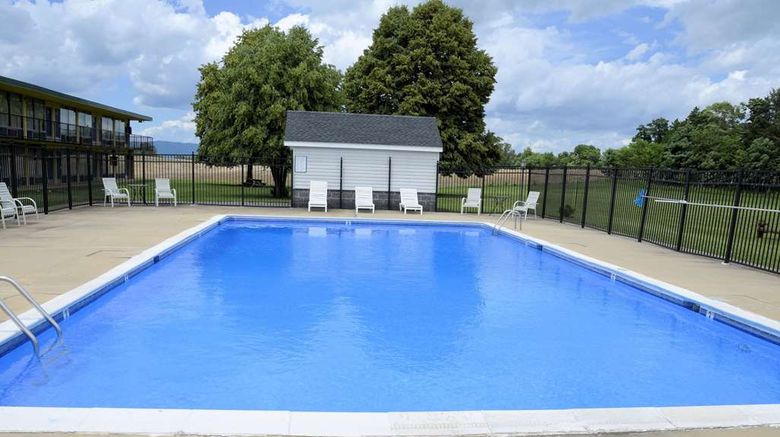 <b>Days Inn Luray Shenandoah Pool</b>. Images powered by <a href="https://iceportal.shijigroup.com/" title="IcePortal" target="_blank">IcePortal</a>.