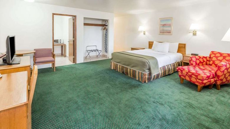<b>Howard Johnson Express Inn - Roseburg Room</b>. Images powered by <a href="https://iceportal.shijigroup.com/" title="IcePortal" target="_blank">IcePortal</a>.