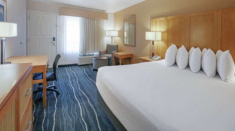 <b>Ramada Costa Mesa/Newport Beach Room</b>. Images powered by <a href="https://iceportal.shijigroup.com/" title="IcePortal" target="_blank">IcePortal</a>.