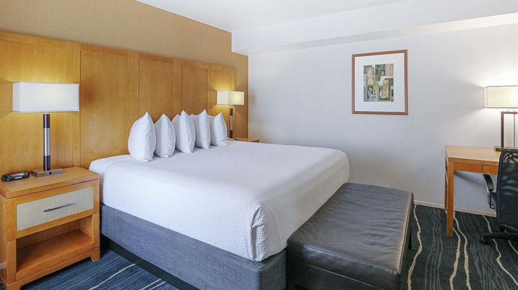 Ramada Costa Mesa/Newport Beach Room
