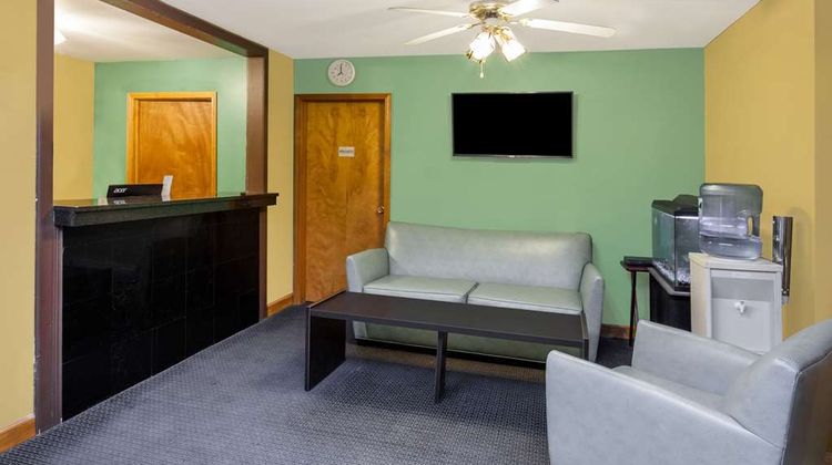 Super 8 Stevensville Lobby