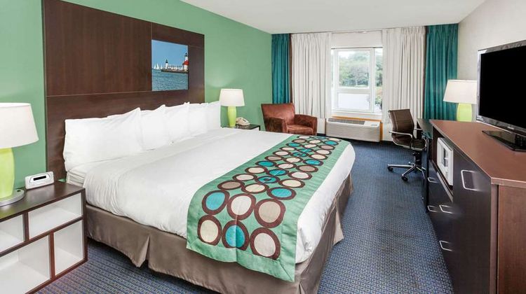 Super 8 Stevensville Room