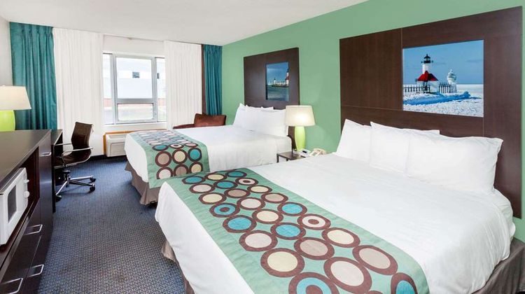 Super 8 Stevensville Room