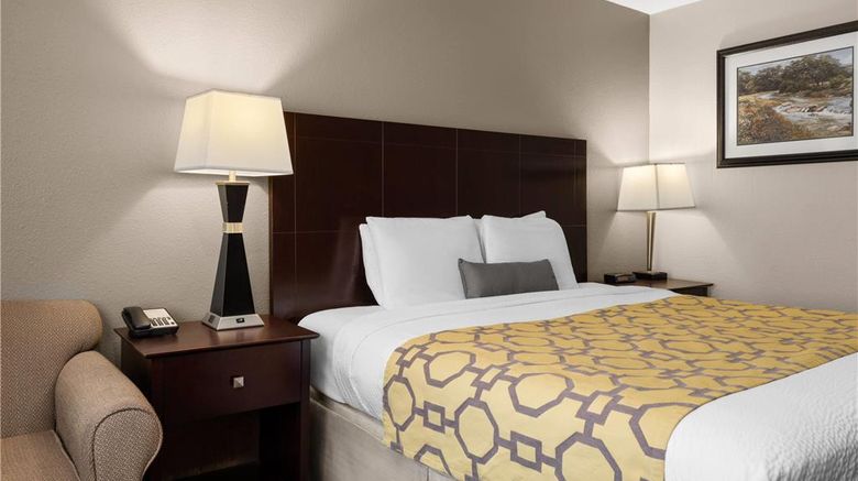<b>Baymont Inn & Suites Jefferson City Room</b>. Images powered by <a href="https://iceportal.shijigroup.com/" title="IcePortal" target="_blank">IcePortal</a>.