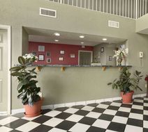 Howard Johnson Holbrook Lobby