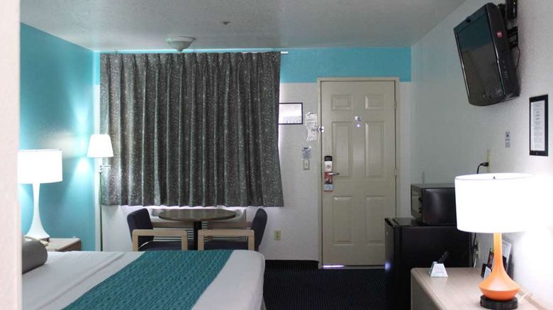 <b>Howard Johnson Holbrook Room</b>. Images powered by <a href="https://iceportal.shijigroup.com/" title="IcePortal" target="_blank">IcePortal</a>.