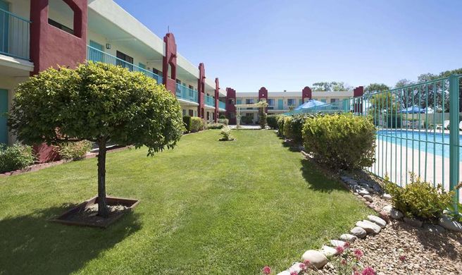 Days Inn Santa Fe Exterior