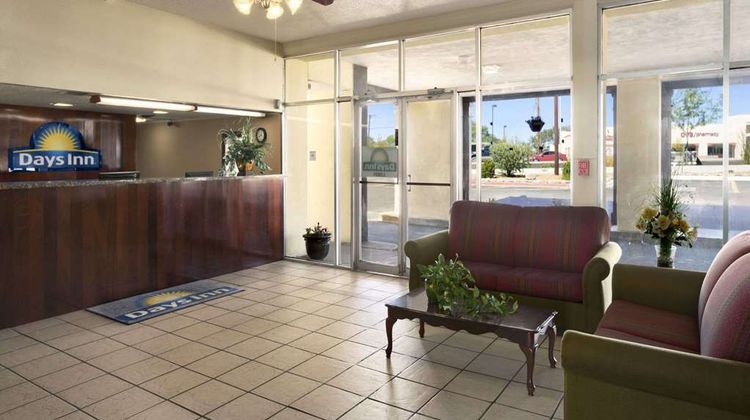 Days Inn Santa Fe Lobby
