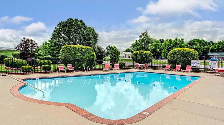 Ramada Murfreesboro Pool