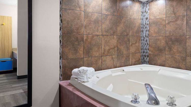 Days Inn Conway Suite