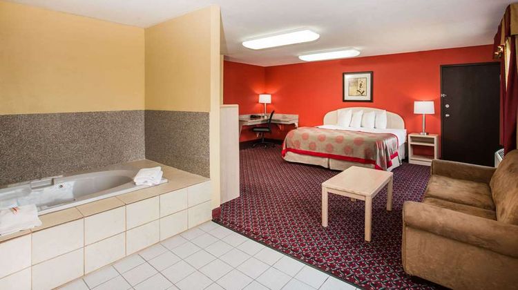 Ramada Sioux Falls Suite