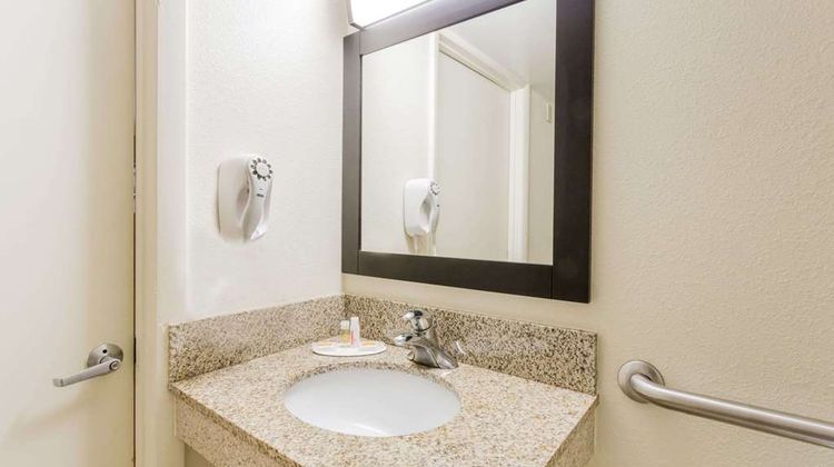 Days Inn Camp Springs Room