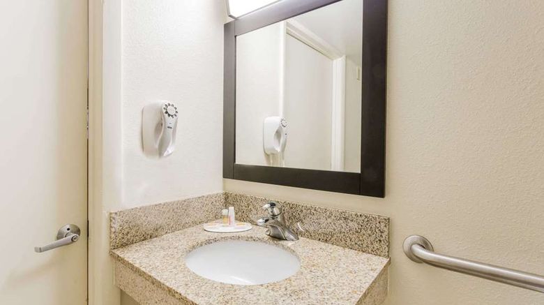 <b>Days Inn Camp Springs Room</b>. Images powered by <a href="https://iceportal.shijigroup.com/" title="IcePortal" target="_blank">IcePortal</a>.