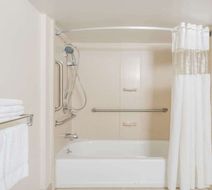 Days Inn Camp Springs Room