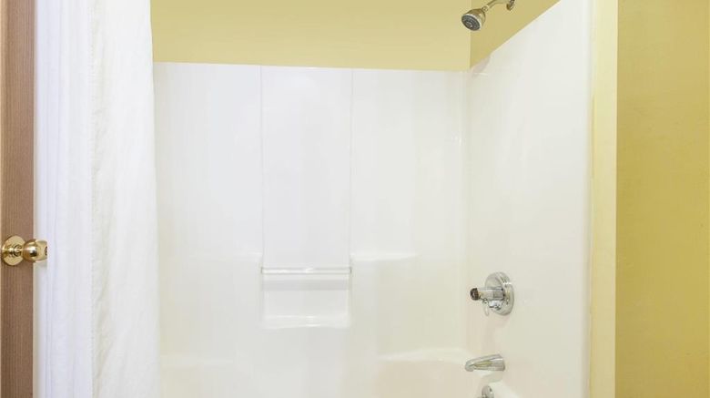 <b>Super 8 Carthage Room</b>. Images powered by <a href="https://iceportal.shijigroup.com/" title="IcePortal" target="_blank">IcePortal</a>.
